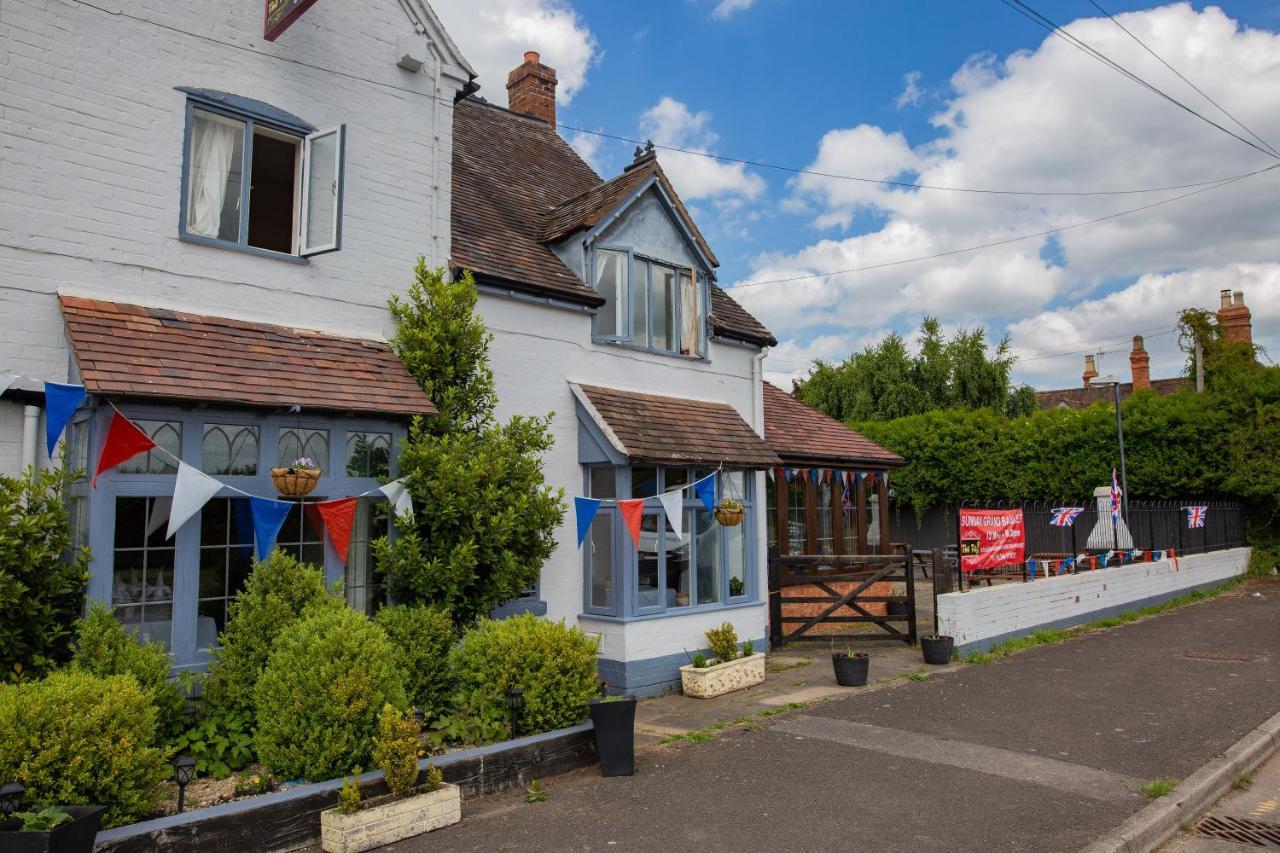 Queens Head Inn Ившам Екстериор снимка