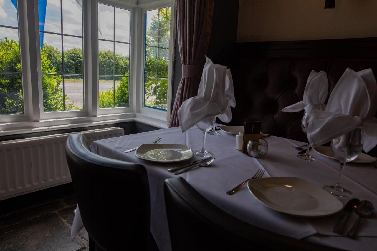 Queens Head Inn Ившам Екстериор снимка