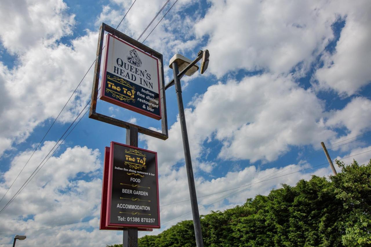Queens Head Inn Ившам Екстериор снимка