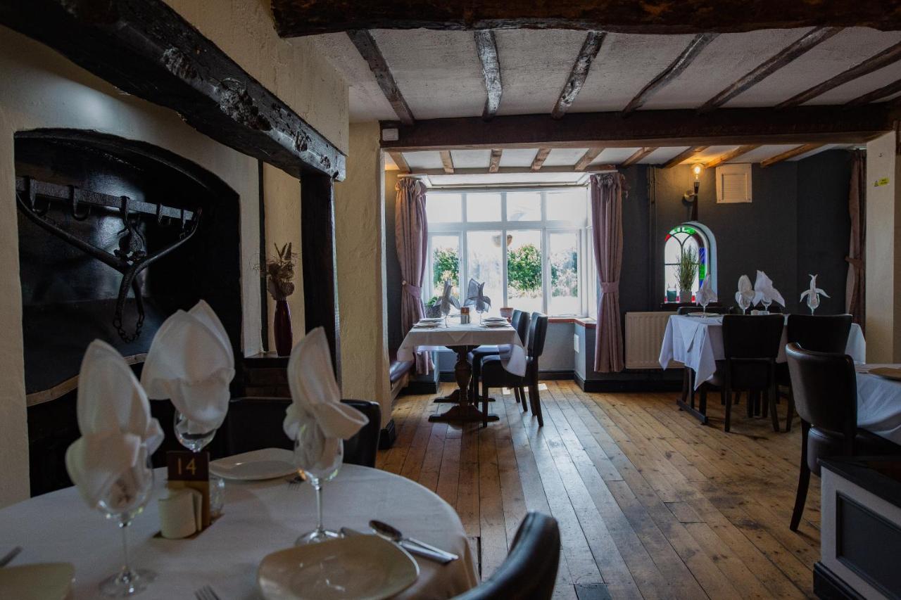 Queens Head Inn Ившам Екстериор снимка